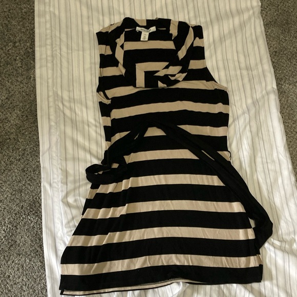 Cowl neck tunic that hits mid thigh. - Picture 1 of 3